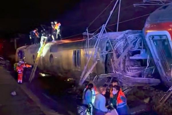 Tragedia Feroviară din Spania: O Analiză Detaliată a Accidentului Catastrofal și a Impactului Său