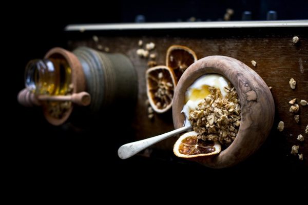 Sos de iaurt: Rețeta delicioasă care transformă salatele în opere de artă culinară