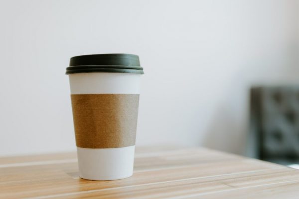 Impactul microplasticelor din paharele de cafea de unică folosință asupra sănătății umane
