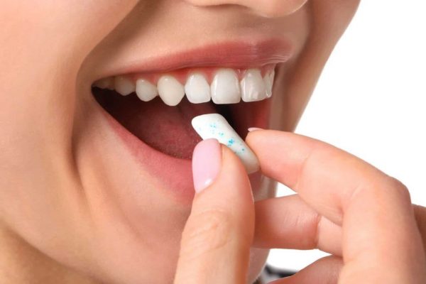 Guma de mestecat: De la plăcere la beneficii cognitive și reducerea stresului