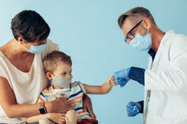 Pericolul gripei la copii: O analiză detaliată asupra vaccinării antigripale în România