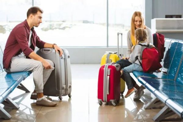 Drepturile pasagerilor aerieni: Ce a decis Parlamentul European și ce înseamnă pentru călători