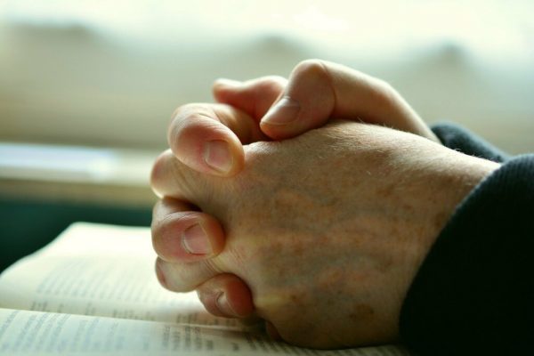 Vindecarea prin Har: O Călătorie Spirituală în Lumea Credinței și a Sănătății