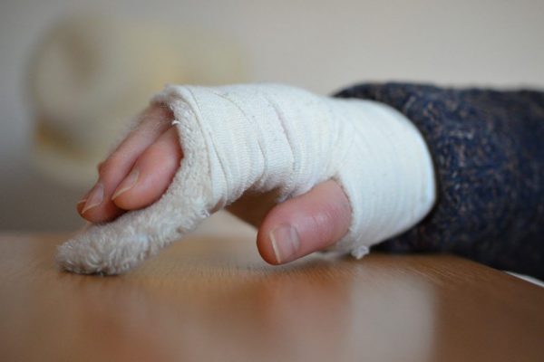 Impactul vremii aspre asupra serviciilor de ambulanță din București: O analiză detaliată a urgențelor cauzate de fracturi și accidente