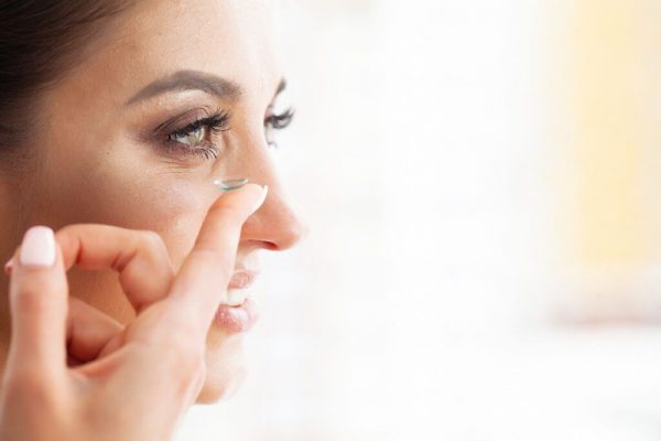 Lentilele de contact: O inovație promițătoare în prevenirea glaucomului