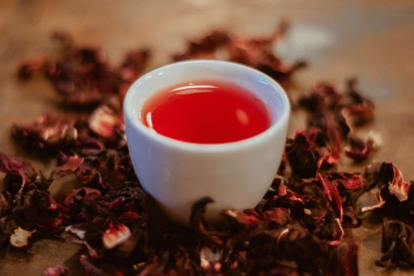 Beneficiile ceaiului de hibiscus: o soluție naturală pentru tensiunea arterială
