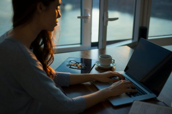Drepturi de autor vs. salariu: Impactul asupra pensiilor și sistemului de contribuții