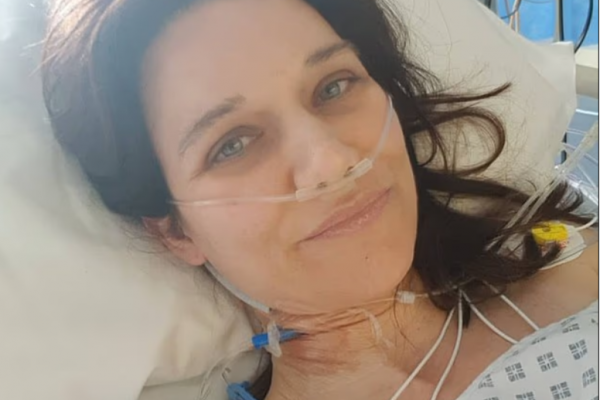 Cazul unei femei de 52 de ani: Tusea persistentă și refluxul gastric ca semne ale unui cancer neuroendocrin rar