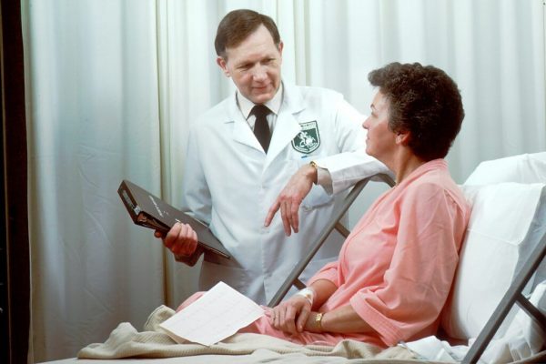 Asigurarea medicală în România: Excepțiile vitale pentru pacienții neasigurați cu cancer, HIV și tuberculoză
