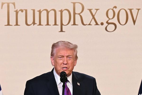 Donald Trump lansează TrumpRx: O platformă online pentru medicamente la preț redus și implicațiile sale asupra sistemului de sănătate american