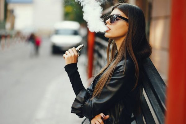 Criza vapingului în școlile din Marea Britanie: O problemă de sănătate publică în expansiune