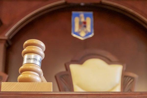 Blocajul de la Curtea Constituțională: Impactul concediului paternal asupra reformelor pensiilor magistraților