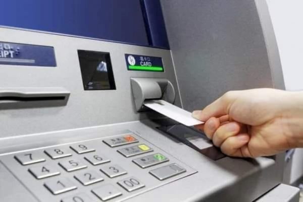 Reguli stricte pentru transferurile bancare în Spania: Ce trebuie să știe românii despre impozitare și limitări