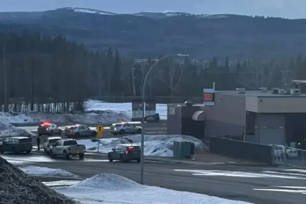 Atacul armat din Tumbler Ridge: O comunitate îndoliată în urma unei tragedii școlare