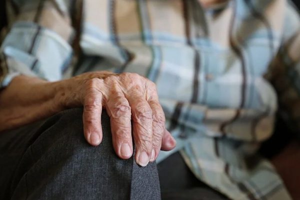 Cazul unui pacient de 72 de ani: O poveste de supraviețuire și speranță în fața cancerului
