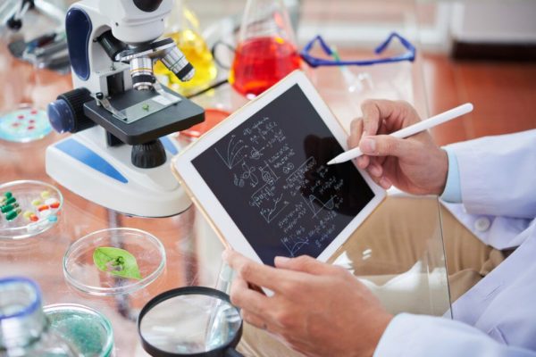 De ce doi pacienți cu răni identice au șanse diferite de supraviețuire: O analiză a biologiei invizibile în medicina de urgență