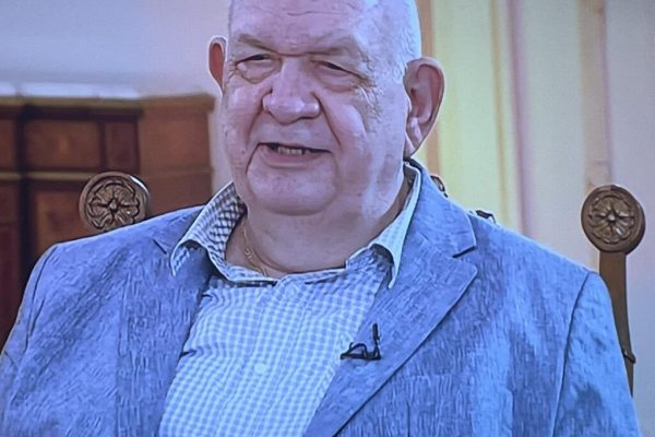 Valentin Teodosiu: O Voce a Suferinței și a Vindecării în Lumina Reflectoarelor