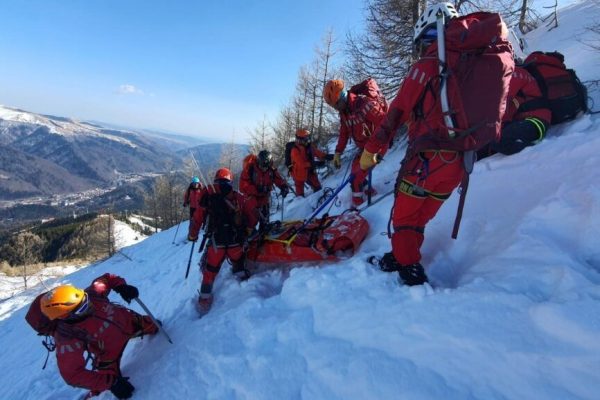 Misiuni de salvare contracronometru: Eforturile salvamontiștilor români în fața provocărilor montane