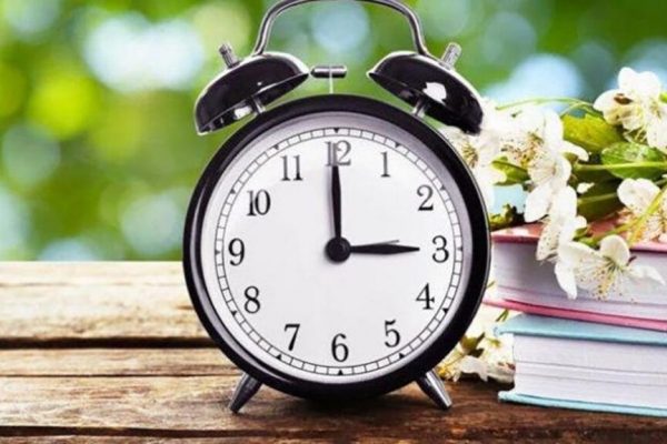 Impactul Trecerei la Ora de Vară în 2026: Efecte Asupra Organismului și Societății