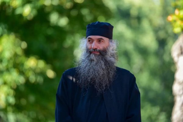 Postul Paștelui: O lucrare a iubirii și a păcii interioare, conform părintelui Pimen Vlad