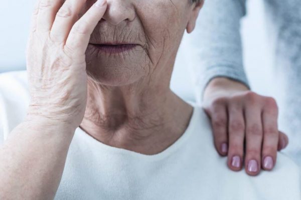 Semnalele Tăcute ale Bolii Alzheimer: Ce Ne Pot Spune Mâinile și Brațele Despre Această Afecțiune Neurodegenerativă