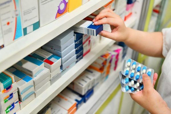 Riscurile Antibioticului Clindamicină: O Analiză Detaliată a Prescrierilor Stomatologice și Efectelor Adverse
