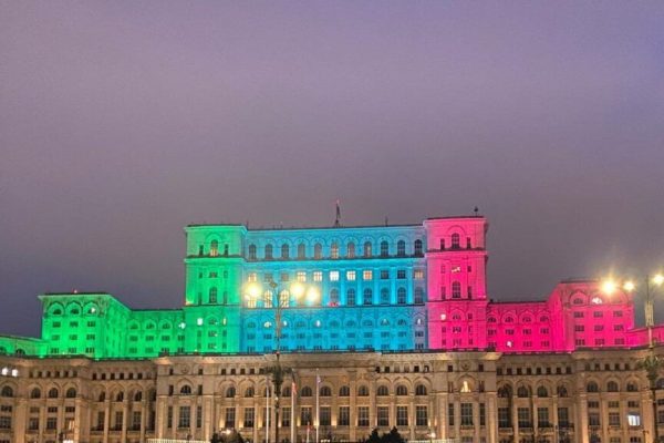 Bucureștiul Strălucește pentru Pacienții cu Boli Rare: O Inițiativă de Solidaritate și Speranță