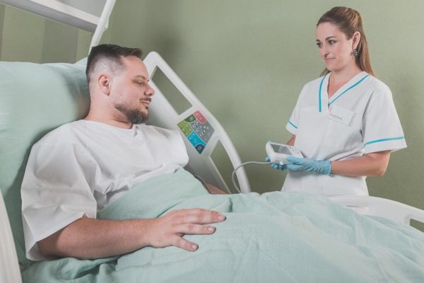 Costurile spitalizării în România fără asigurare de sănătate în 2026: O privire detaliată asupra sistemului sanitar