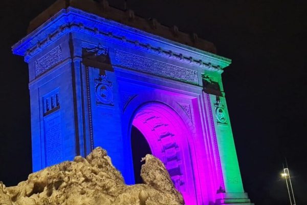 Bucureștiul Își Întinde Mâna: Spectacolul de Lumini și Solidariatea pentru Persoanele cu Boli Rare