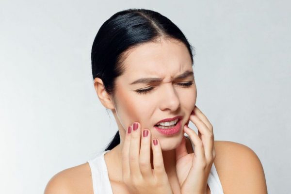 Parodontoză la Tineri: O Problemă În Creștere și Cauzele Ei Profunde
