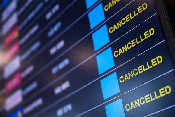 Impactul Crizei din Orientul Mijlociu asupra Traficului Aerian: 34 de Zboruri Anulate pe Aeroportul Henri Coandă