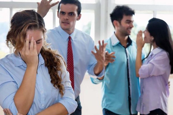 Manipulatori la locul de muncă: Identificarea psihopaților corporatiști și protecția împotriva lor