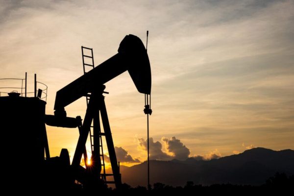 Strâmtoarea Ormuz: Crucialitatea Sa în Economia Globală și Riscurile unei Blocări
