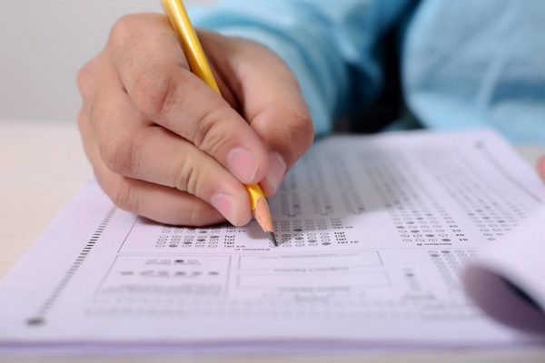 Un nou standard de excelență: Povestea Elenei Bianca Ciobanu Selaru, românca cu cea mai mare notă la examenul de rezidențiat din Spania