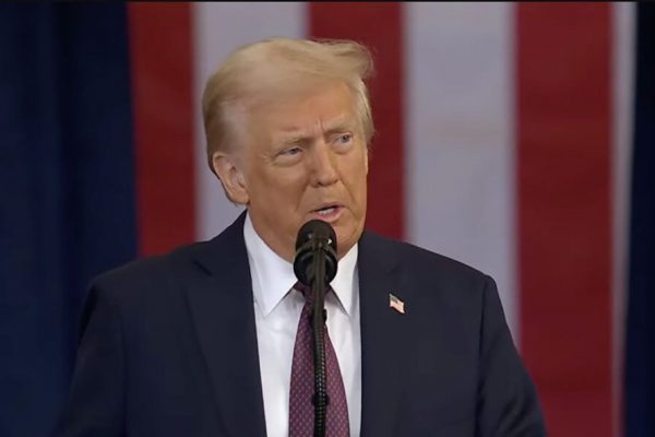 Ambiguitatea Războiului din Iran: Declarațiile Contradictorii ale lui Donald Trump și Implicațiile Lor Globale