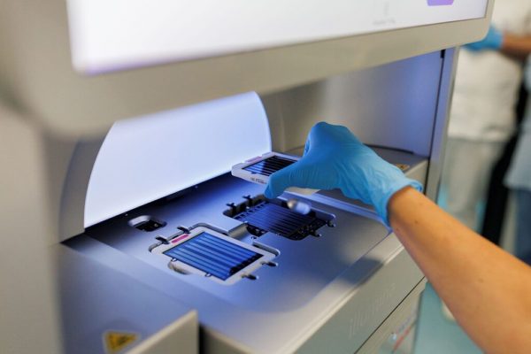 Revoluția Genomică în Sănătate: Cum Studiul MedLife Schimbă Paradigma Medicinei Preventive în România