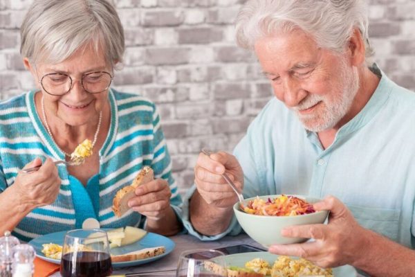 Avertismentul unui specialist despre alimentație: 70% din decese se datorează nutriției greșite și alimentele care ne mențin tineri