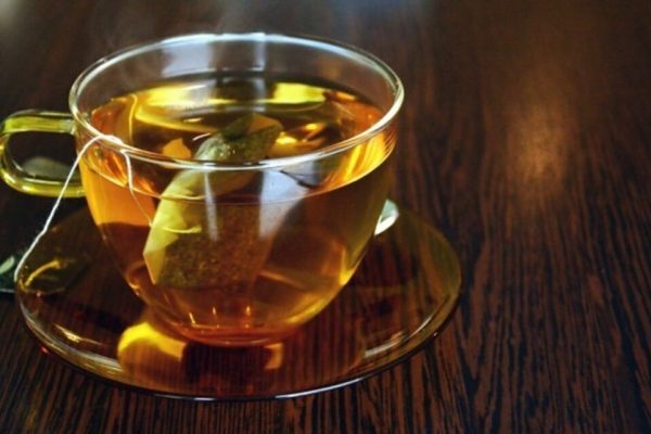 Ceaiul de Pătlagină: Pansamentul Gastric Natural pentru Sănătatea Digestivă