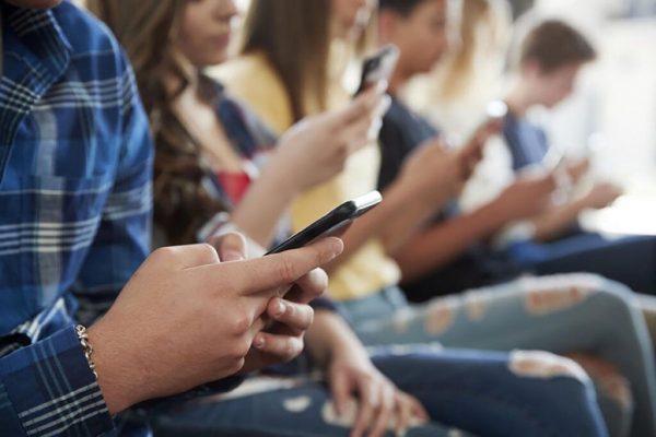 Impactul deviant al rețelelor sociale asupra sănătății tinerilor: un raport alarmant ONU