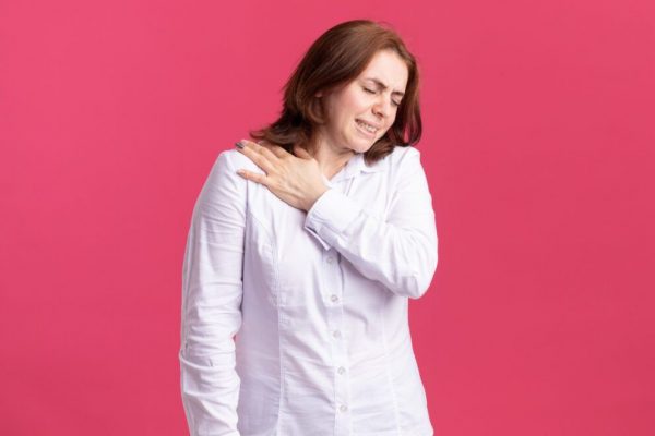 Relația Complexă dintre Durerea de Umăr și Afecțiunile Severe: Semnele Care Nu Trebuie Ignorate