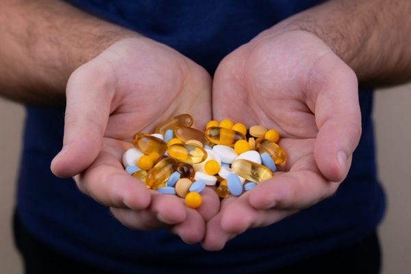 Riscurile grave ale combinației între antiinflamatoare și antibiotice: Ce trebuie să știm pentru a ne proteja sănătatea