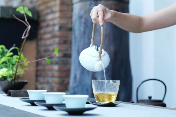 Ceaiuri Naturale: 5 Secrete pentru Arderea Grăsimii Abdominale și Accelerarea Metabolismului