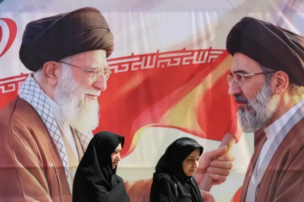 Iranul în Umbră: Conducerea lui Mojtaba Khamenei în Timpul Crizei Medicale și Politice