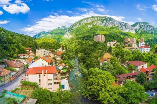 Redescoperirea comorii balneare a României: Băile Herculane revine la viață după două decenii de degradare