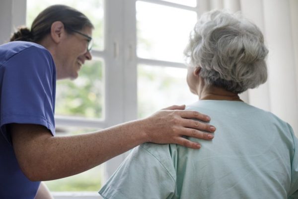Salariile asistentelor medicale din România până în 2027: o analiză detaliată a viitorului profesional