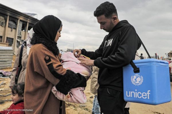 Recuperarea pierderilor din pandemie: Campania globală de vaccinare pentru copii depășește 100 de milioane de doze