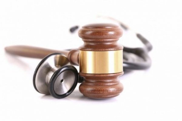 Legea malpraxisului în România: Un război între medici și legiști în căutarea adevărului