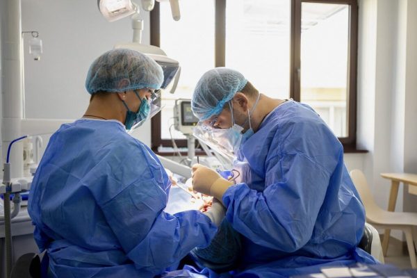 Stomatologia în România: Provocările unui sistem privat și nevoile pacienților vulnerabili