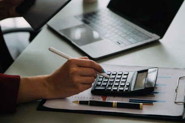 Amenzile Neplătite și Riscul Pierderii Locuinței: O Privire Detaliată Asupra Legislației Ucrainei și Implicațiile Acesteia