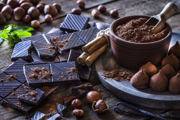 Ciocolata neagră 90%: Superaliment sau Mit Periculos? Analiză Detaliată a Beneficiilor și Riscurilor